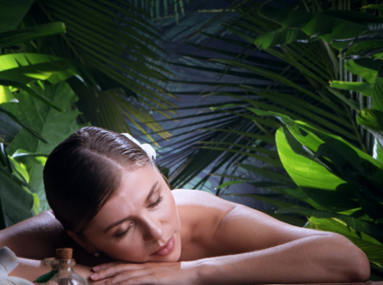 Lomi Lomi Oil Massage – Flowing Relaxation for Body & Mind